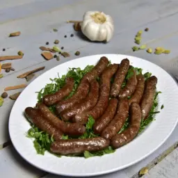 سجق مشوي على الفحم